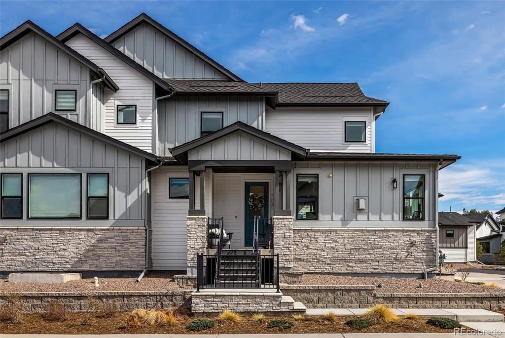 4 bedroom house for sale at 7031 Fireside Way Castle Pines Village - $900,000