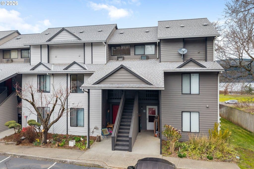 2 bedroom condo for sale at 301 N 15th St Unit 201 Hood River 97031 - $370,000