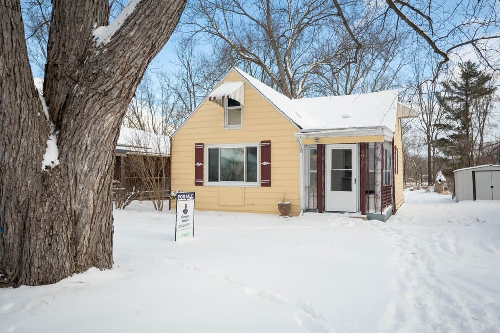 3 bedroom house for sale at 5017 Christiansen Rd Lansing - $69,900