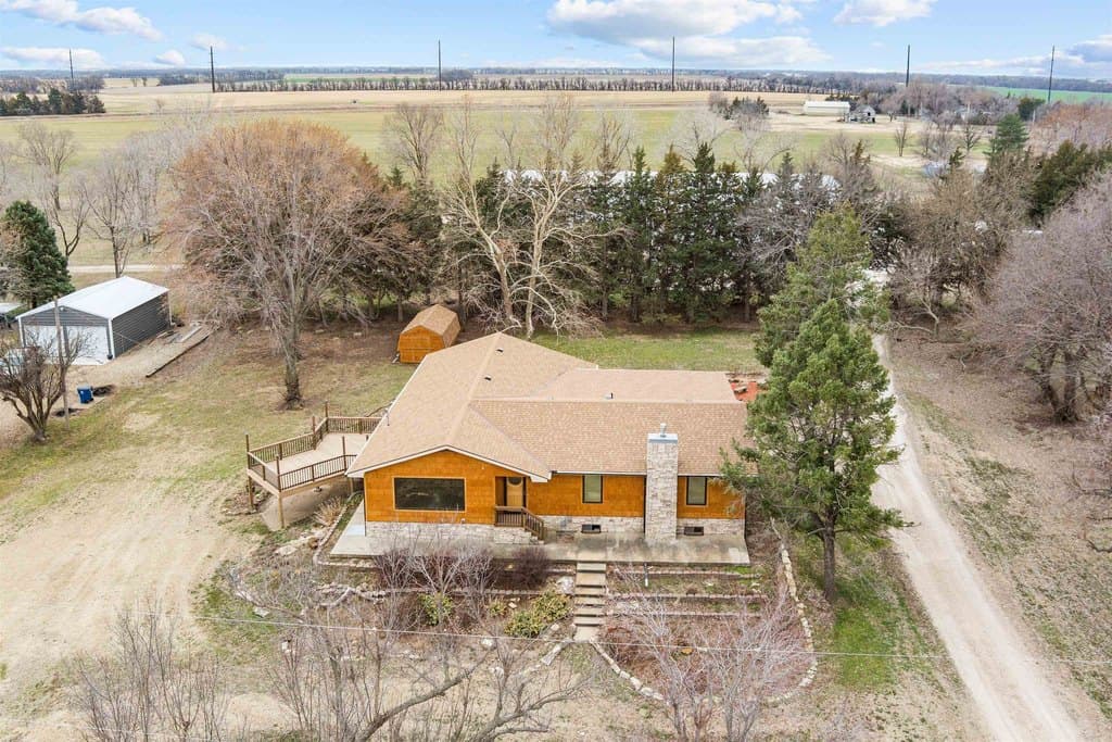 4 bedroom house for sale at 704 E Mentor Rd Assaria - $370,000
