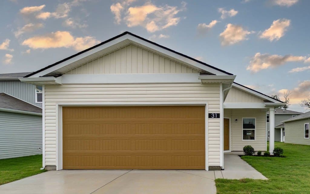 2 bedroom house for sale at 96 Stonehenge Cir Manchester 37355 - $292,990