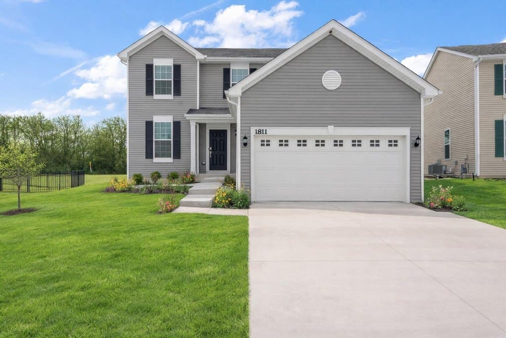 3 bedroom house for sale at 1811 E 111th Pl Crown Point 46307 - $425,900