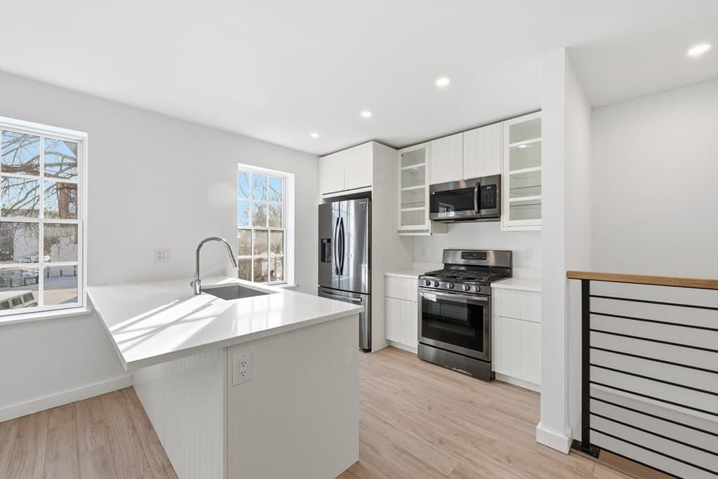 4 bedroom multi-family for sale at 289 Central St Lowell 01852 - $679,000