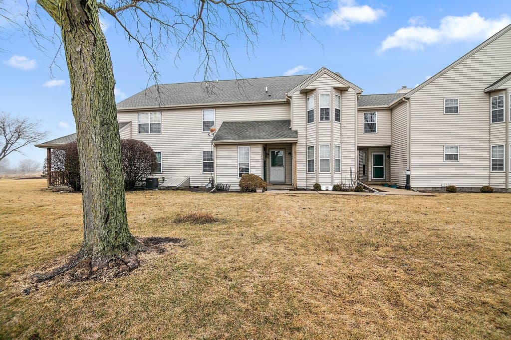 2 bedroom condo for sale at 104 Chesterfield Ct Unit 1 Bradley - $160,000
