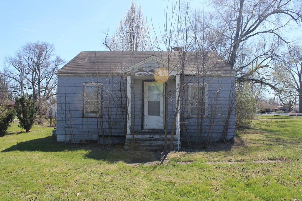 1 bedroom house for sale at 1025 E Noleman St Centralia - $24,900