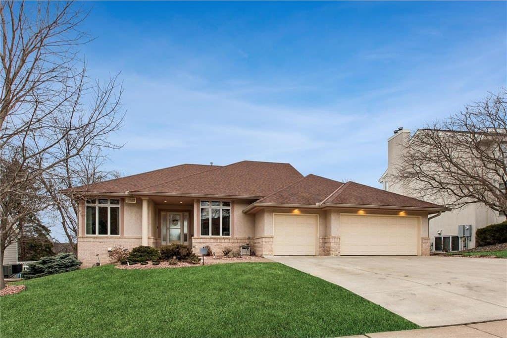 4 bedroom house for sale at 7307 Bush Lake Dr Bloomington 55438 - $725,000
