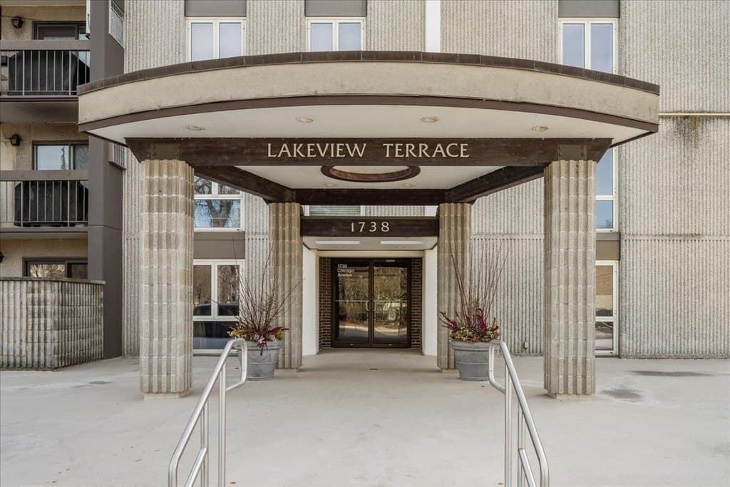 2 bedroom condo for sale at 1738 Chicago Ave Apt 805 Evanston 60201 - $398,000