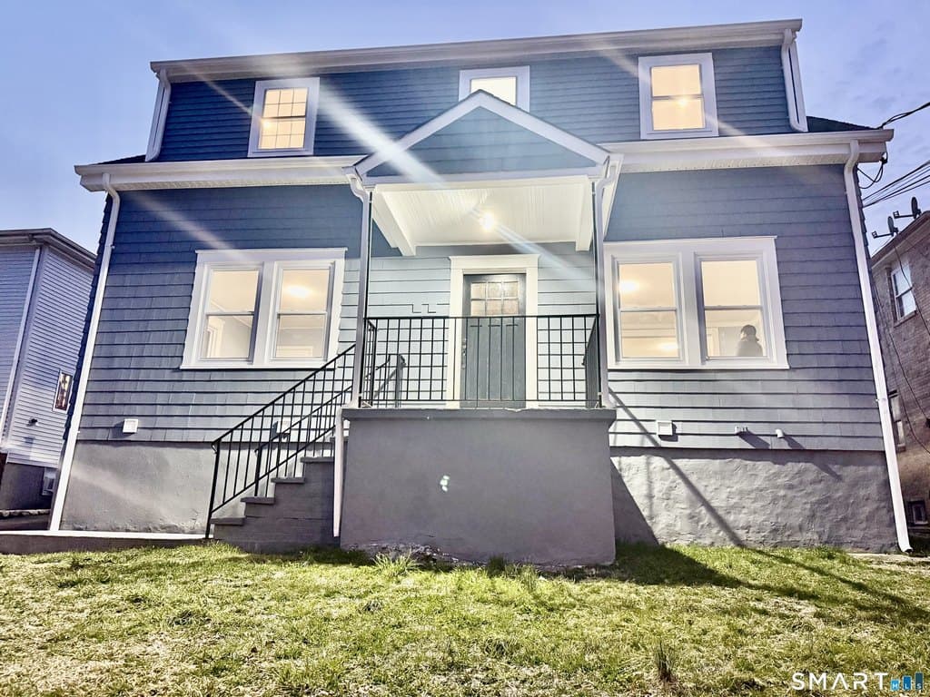 6 bedroom house for sale at 85 Avery St Stamford - $6,545