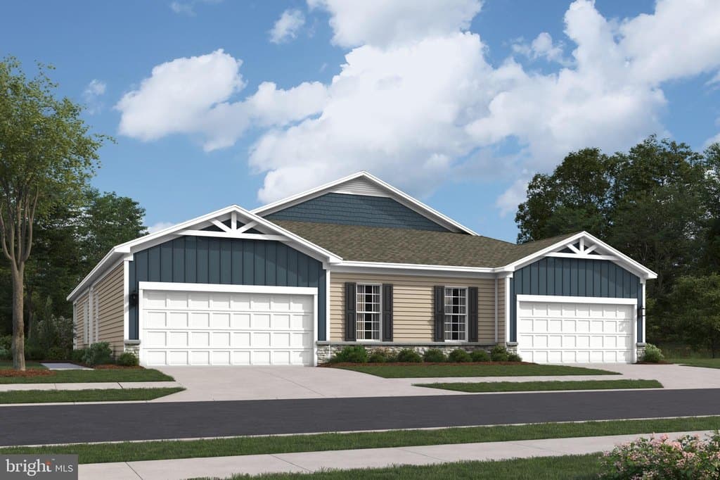 2 bedroom townhouse for sale at 150 Delhaas Cir Bristol - $447,990