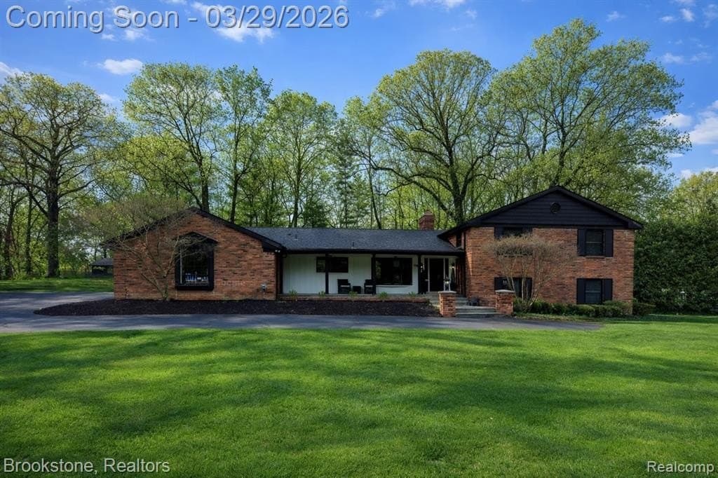 4 bedroom house for sale at 754 N Valley Chase Rd Bloomfield Hills - $775,000