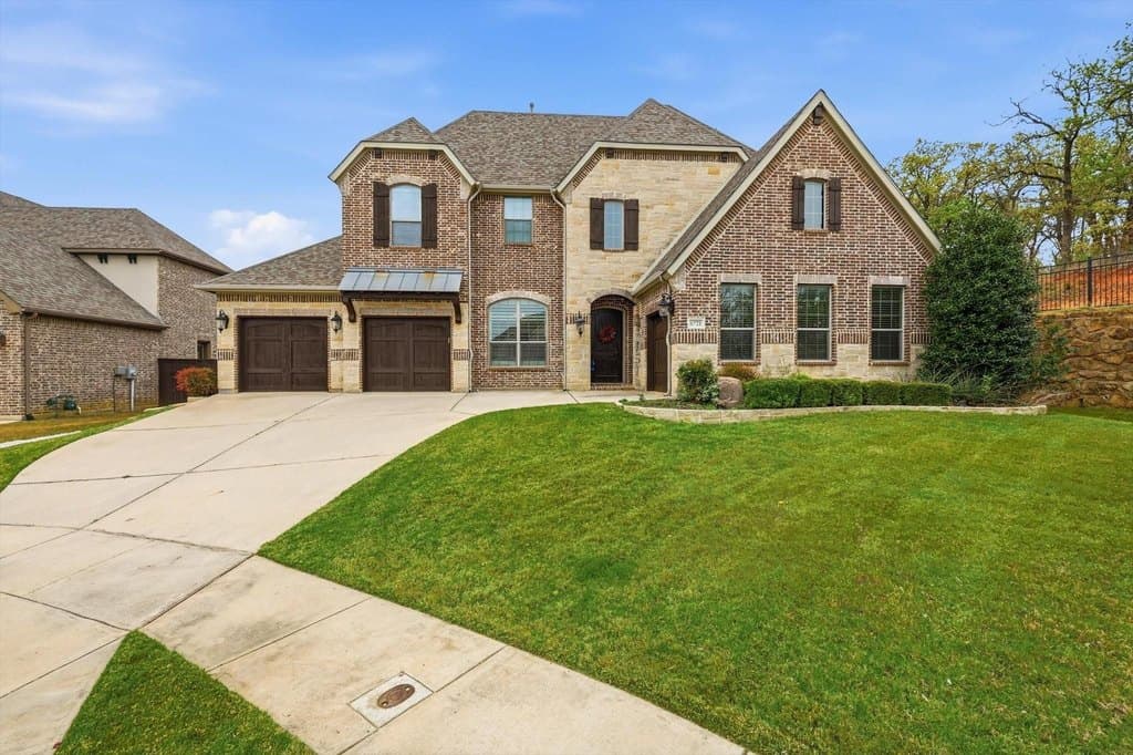 5 bedroom house for sale at 6721 Oak Knoll Rd Flower Mound 76226 - $959,900
