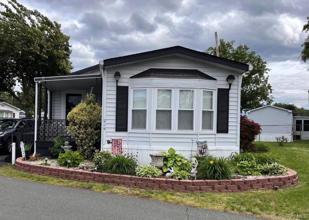 2 bedroom mobile home for sale at 214 W Mountainview Mhp Stony Point 10980 - $185,000