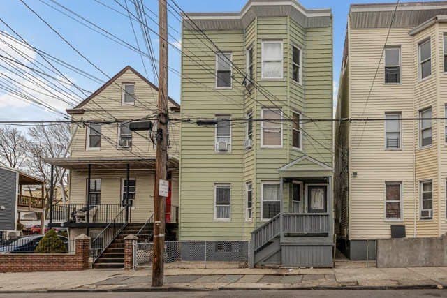 6 bedroom multi-family for sale at 139 Voss Ave Yonkers 10703 - $599,900