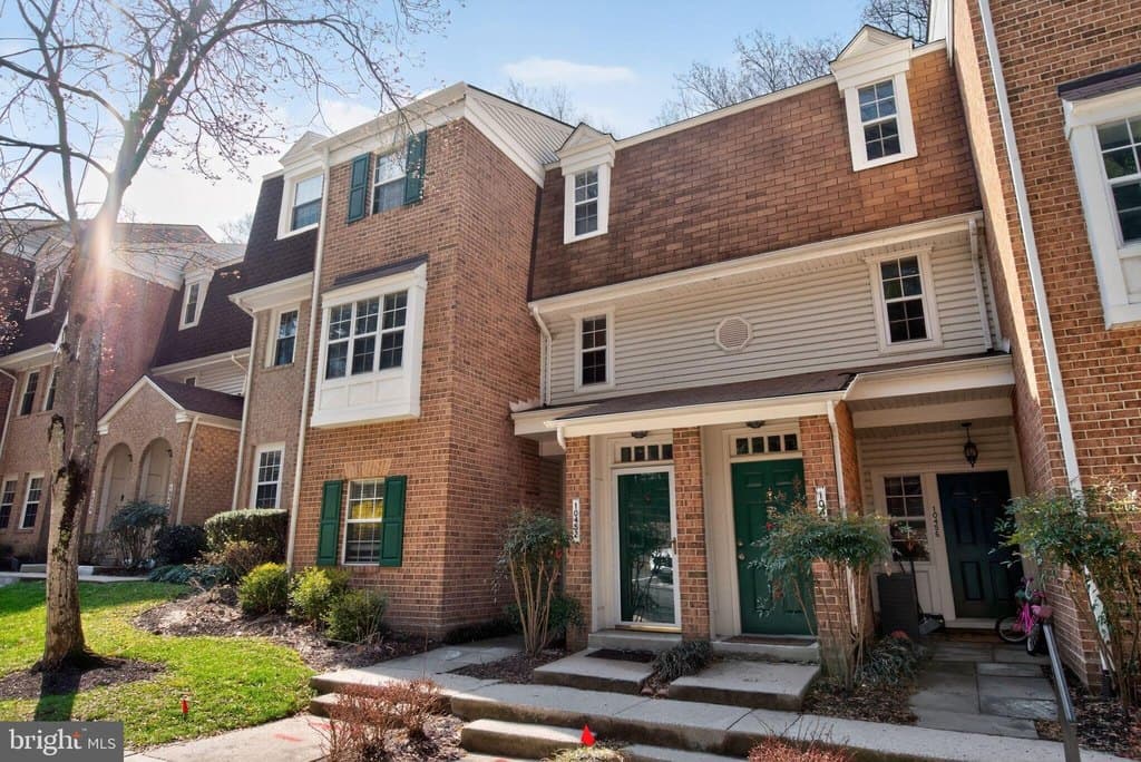 4 bedroom condo for sale at 10452 Parthenon Ct Unit 10452 Bethesda 20817 - $475,000