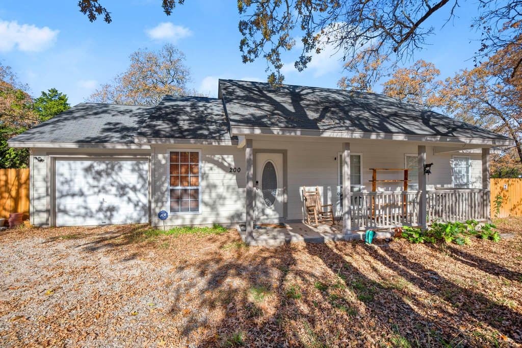 3 bedroom house for sale at 200 Blanket Flower Dr Camp Swift - $305,000