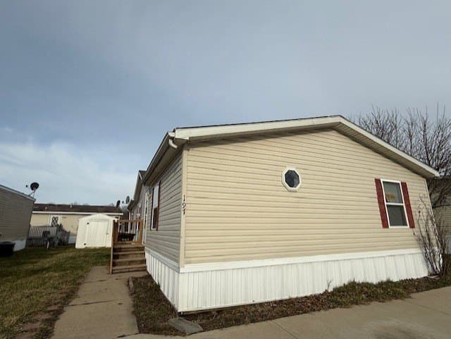 3 bedroom mobile home for sale at 4245 W Jolly Rd Lot 197 Lansing - $36,995