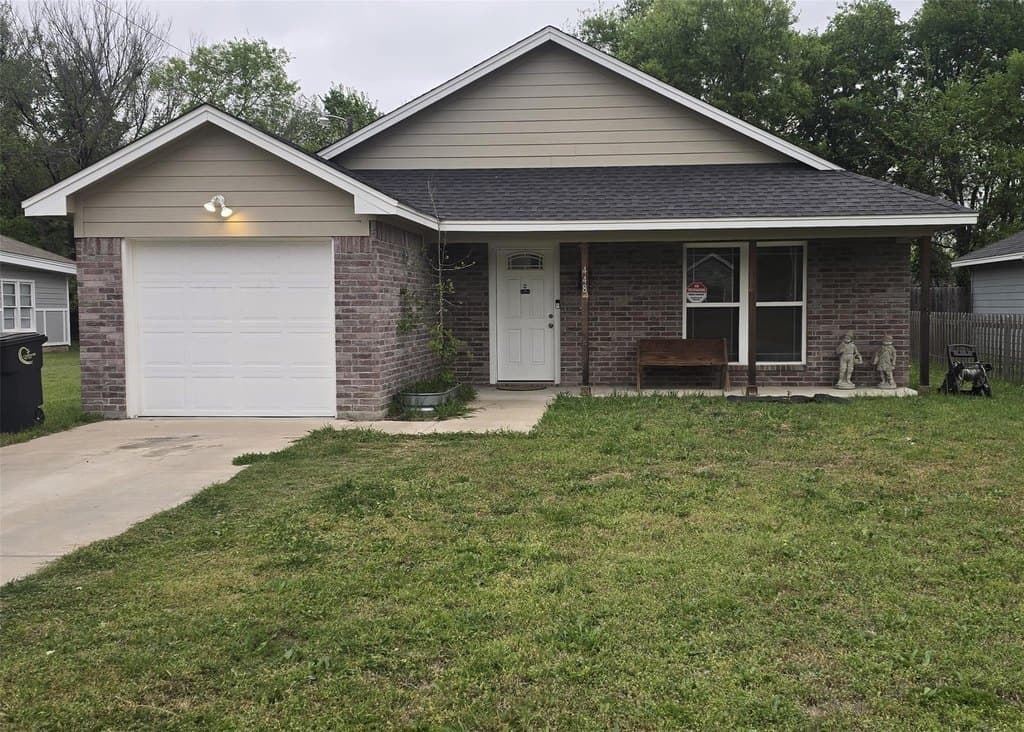 3 bedroom house for sale at 448 Chase Ave Cleburne 76031 - $285,000