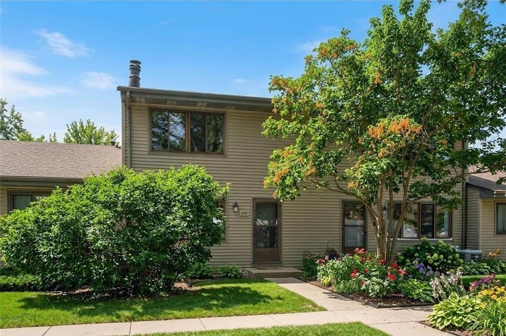 3 bedroom townhouse for sale at 4478 Arden View Ct Arden Hills - $299,900