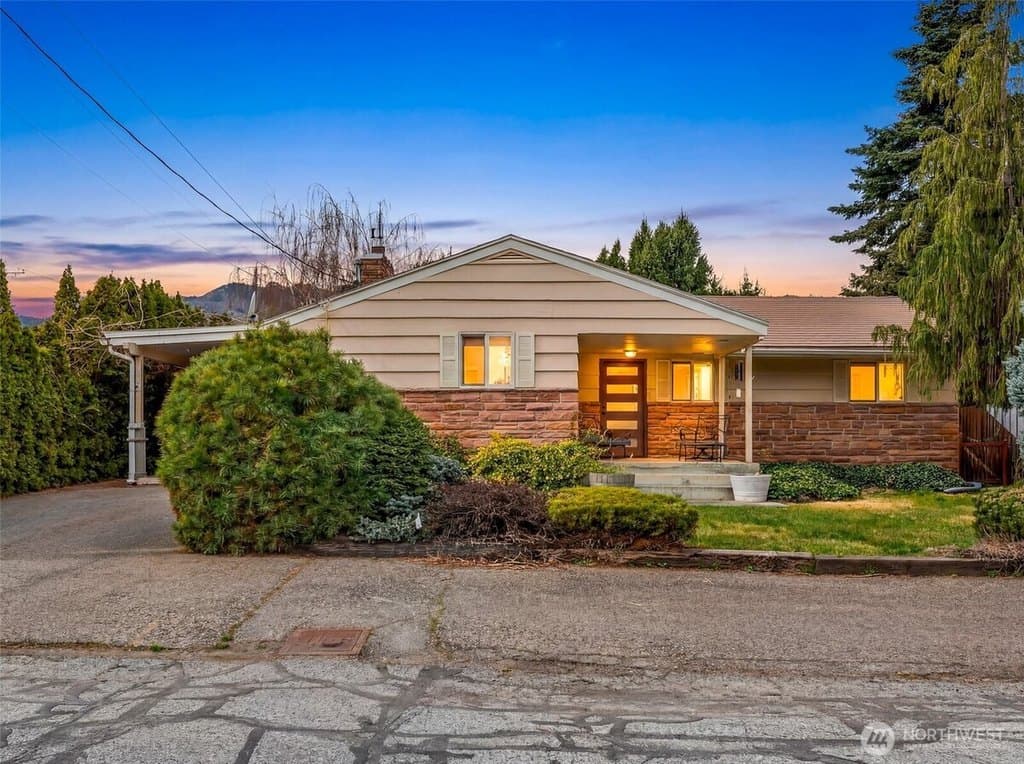 3 bedroom house for sale at 1104 Poplar Ave Wenatchee 98801 - $535,000