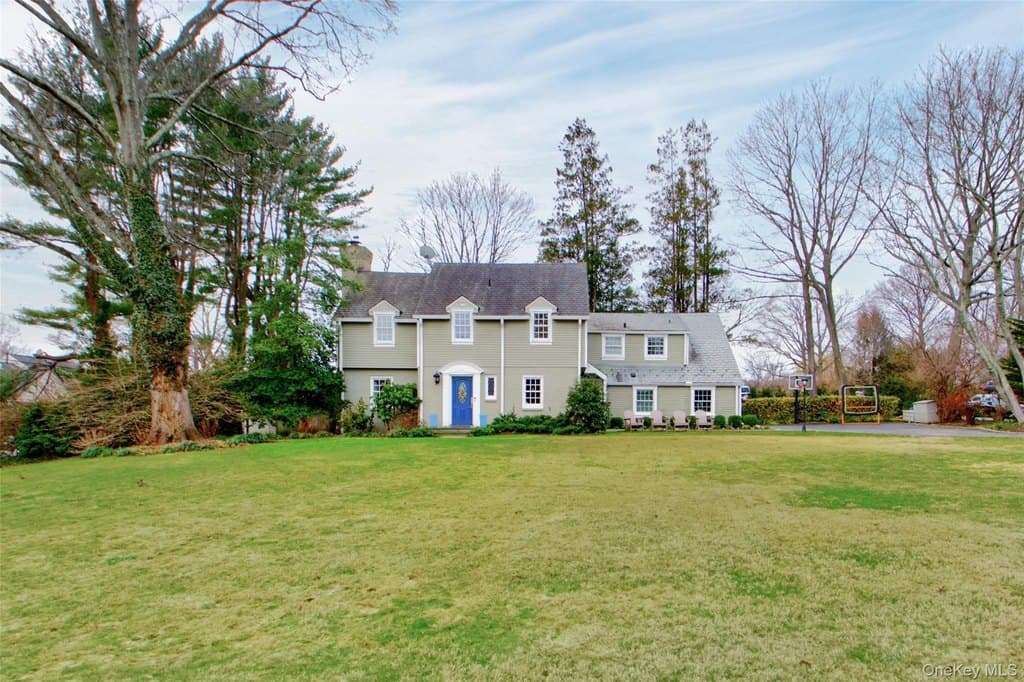 5 bedroom house for sale at 109 Country Club Dr Port Washington 11050 - $2,790,000