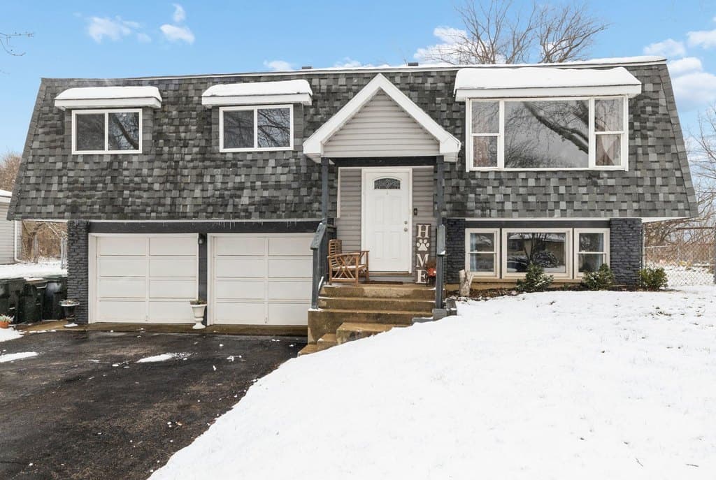 4 bedroom house for sale at 24254 S Burr Rd Channahon - $380,000