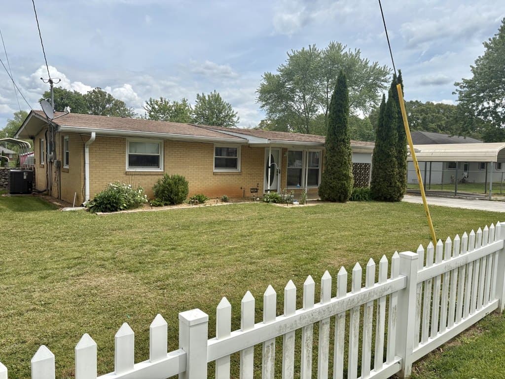 3 bedroom house for sale at 919 Oak St Manchester 37355 - $224,990