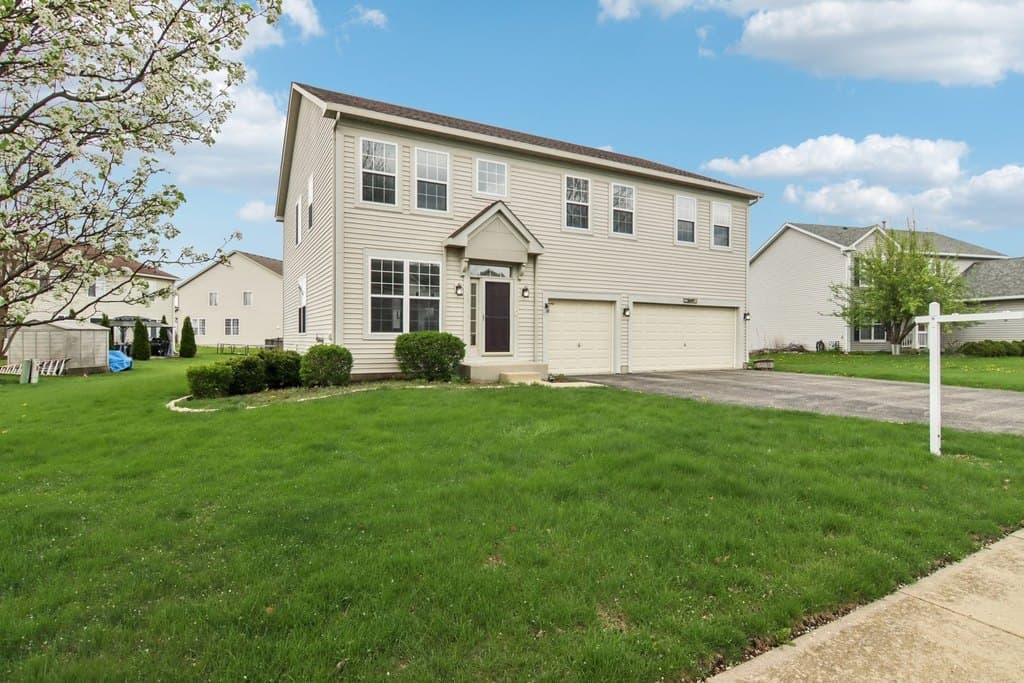4 bedroom house for sale at 3649 Bailey St Plano 60545 - $399,000