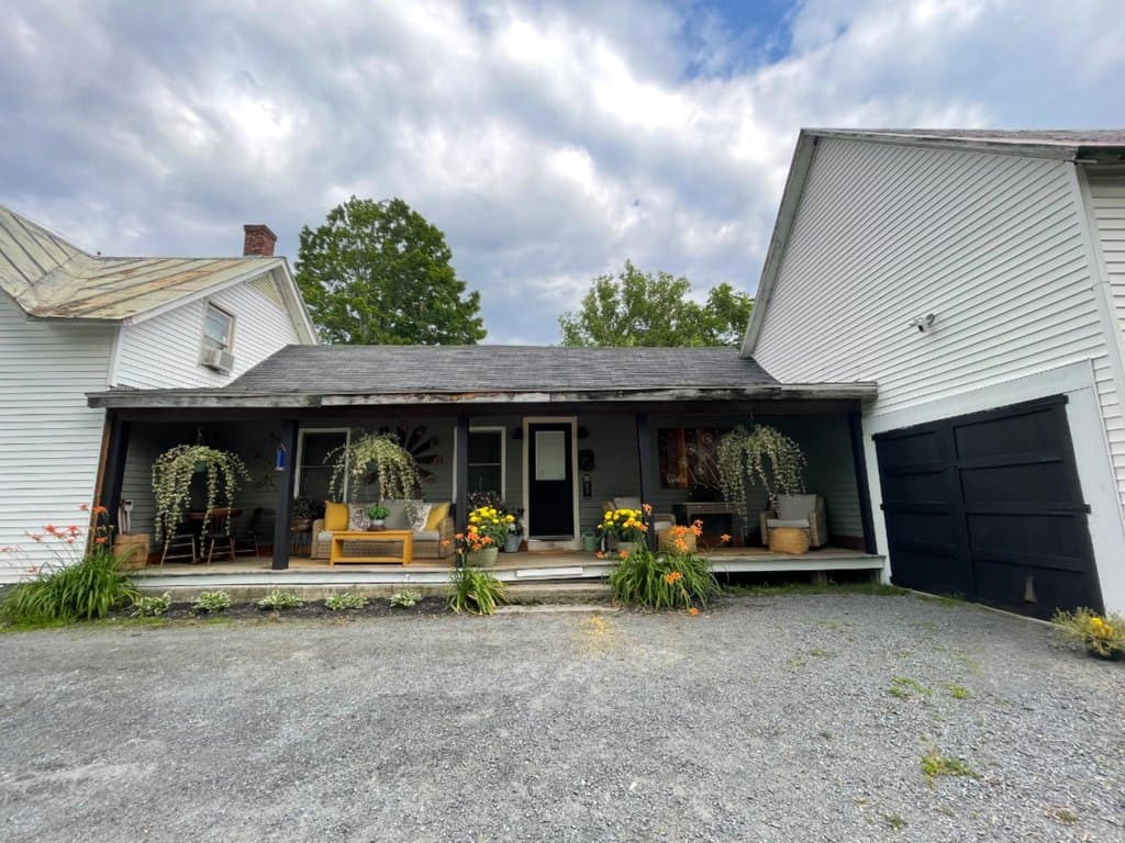 3 bedroom house for sale at 37 Maple St Bradford - $299,999
