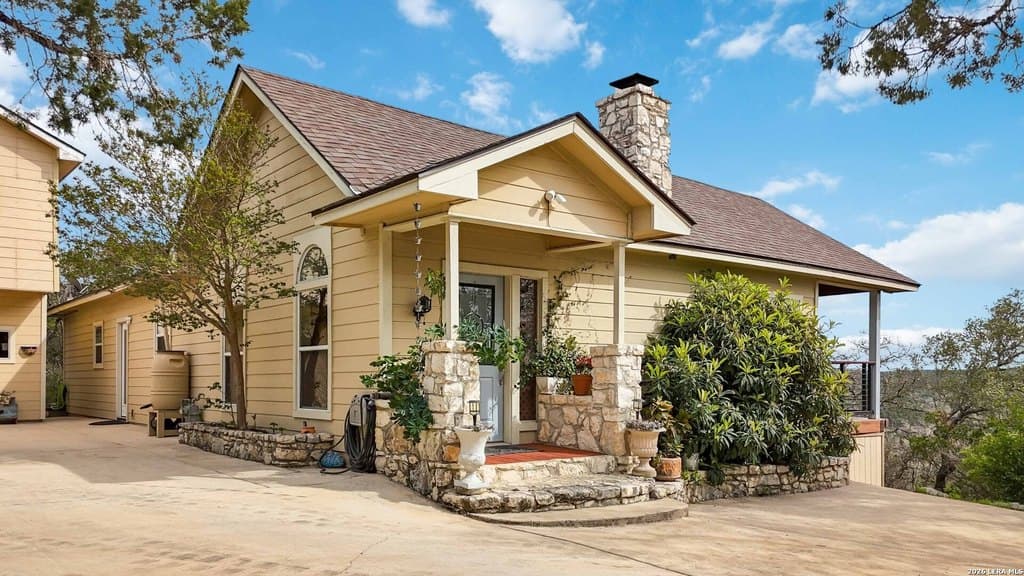 2 bedroom house for sale at 19708 Nottingham Ln Helotes 78023 - $659,900