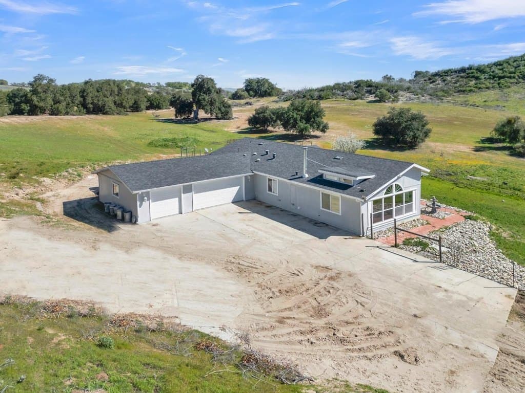 3 bedroom house for sale at 53330 Smith Rd Bradley - $739,000