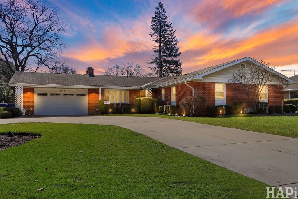3 bedroom house for sale at 1733 Camellia Ln Schaumburg 60173 - $499,000