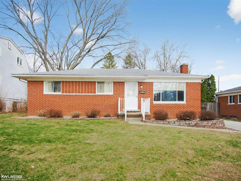 3 bedroom house for sale at 23268 Cora Ave Farmington Hills 48336 - $249,900