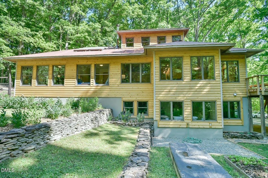 4 bedroom house for sale at 5424 Hawes Rd Hillsborough 27278 - $675,000