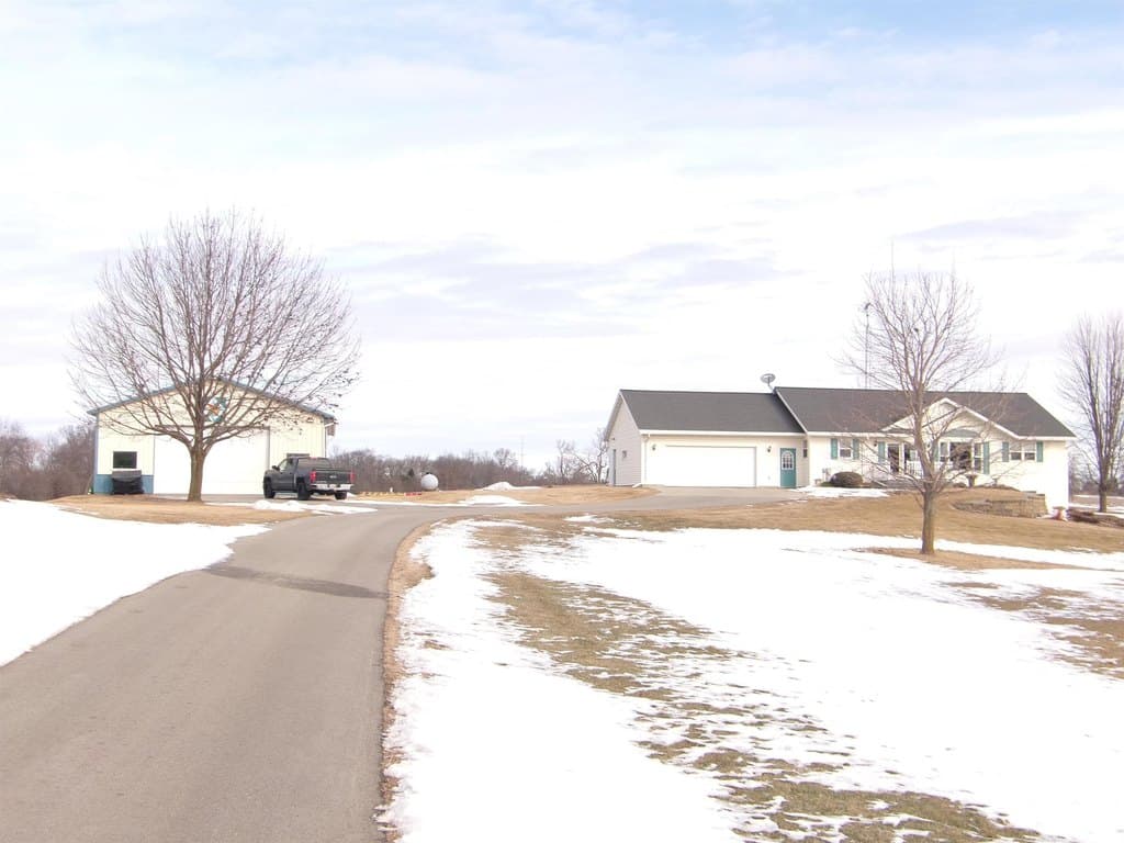 3 bedroom house for sale at W13325 County Rd As Brandon - $629,000