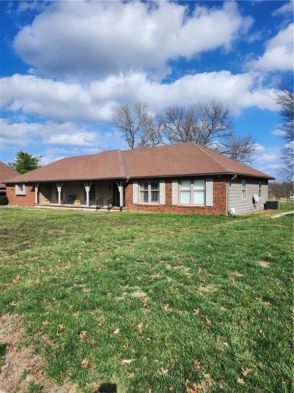 3 bedroom house for sale at 805 S Country Club Dr Butler - $430,000