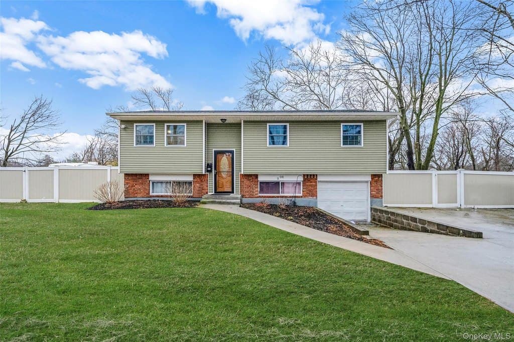 6 bedroom house for sale at 508 Nostrand Ave Central Islip - $695,000
