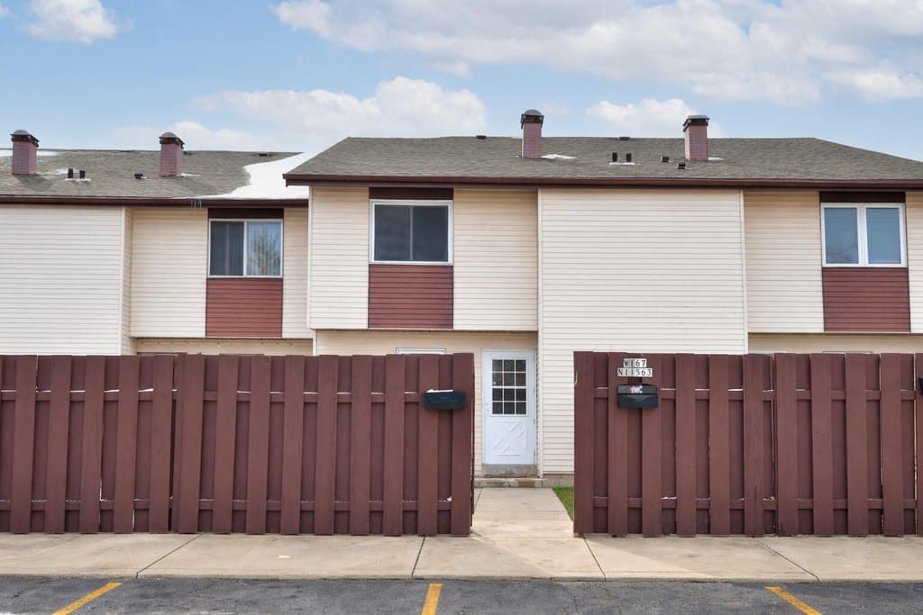 3 bedroom condo for sale at W167N11563 Westminster Ct Germantown 53022 - $230,000