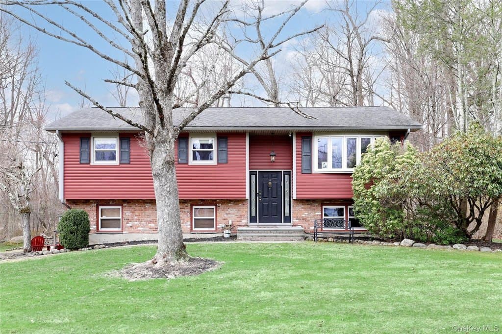 5 bedroom house for sale at 14 Montclair Ave Airmont - $825,000
