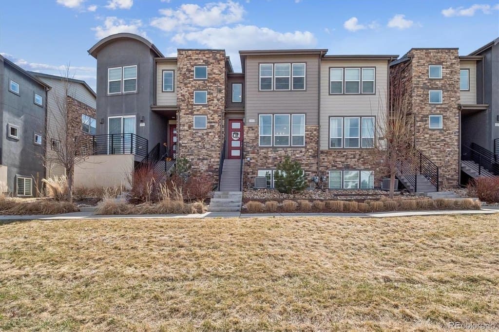 2 bedroom townhouse for sale at 2586 Meadows Blvd Unit B Castle Rock 80109 - $499,000