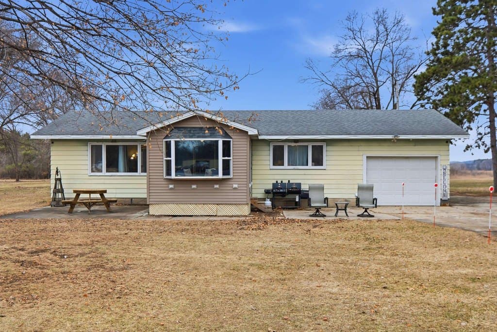 2 bedroom house for sale at 7336 Highway 14 Arena - $240,000