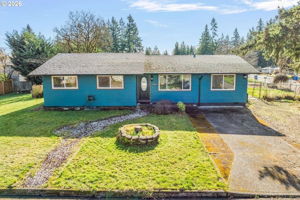 3 bedroom house for sale at 15050 S Dales Ave Beavercreek - $475,000