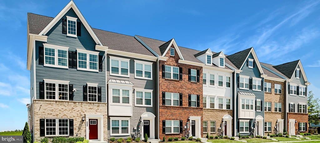 3 bedroom townhouse for sale at 7414 Amega Way Pasadena 21060 - $561,890