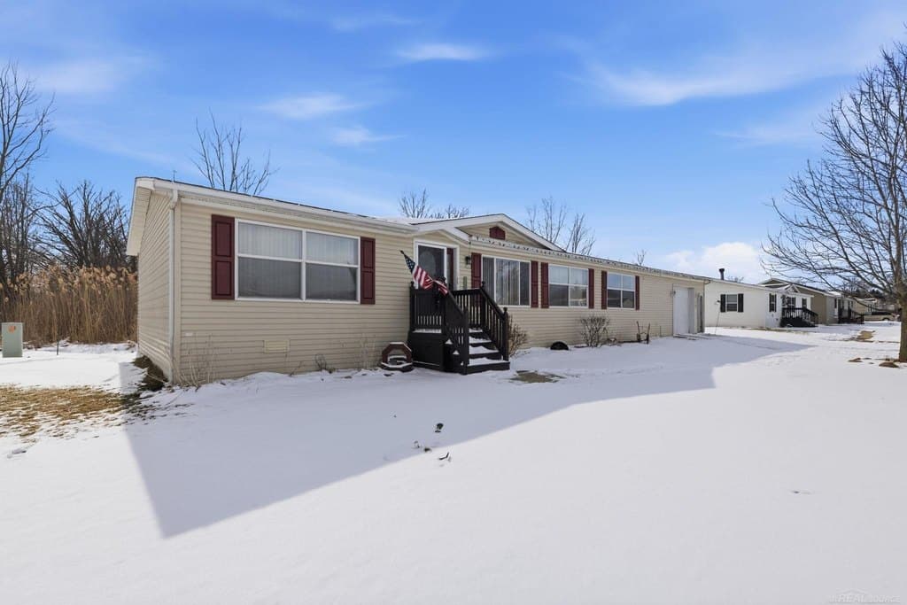 3 bedroom mobile home for sale at 221 Christopher Stone Dr Capac - $59,900