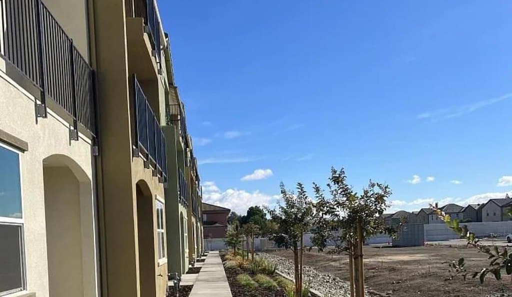 3 bedroom townhouse for sale at 147 Bundeson Cir Hollister 95023 - $724,000