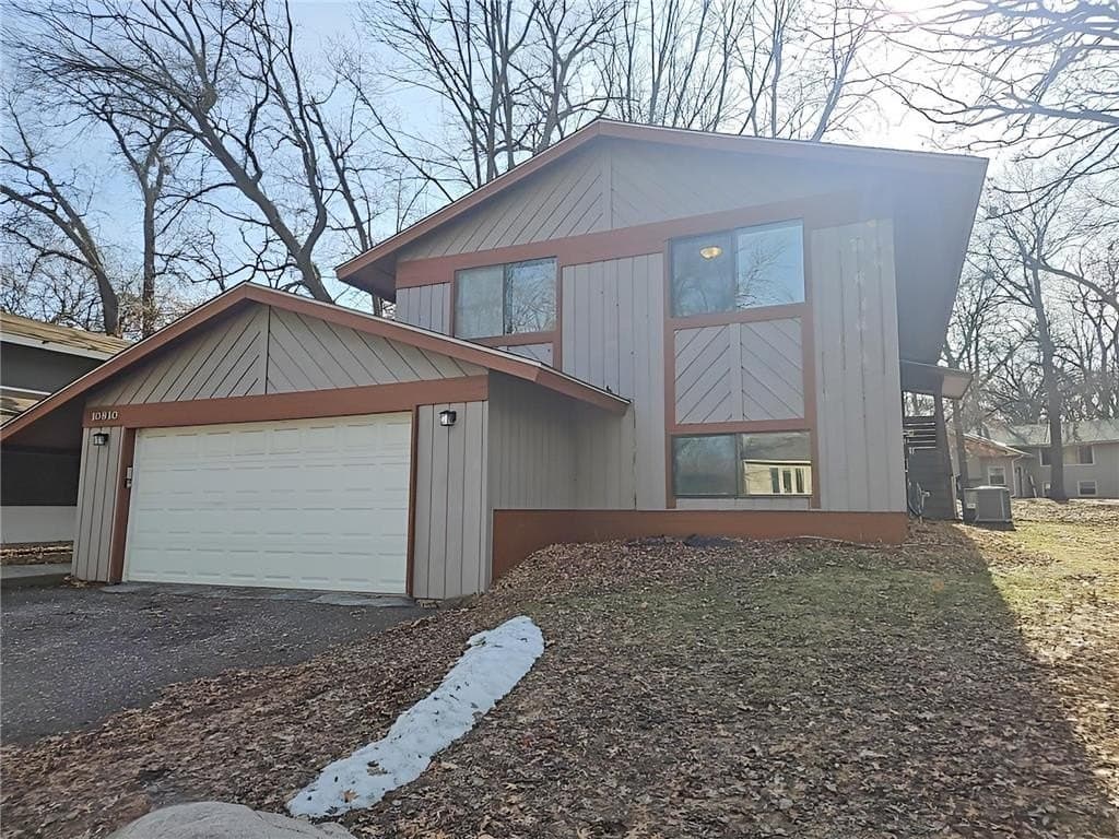 4 bedroom house for sale at 10810 Linwood Forest Dr Champlin - $317,400