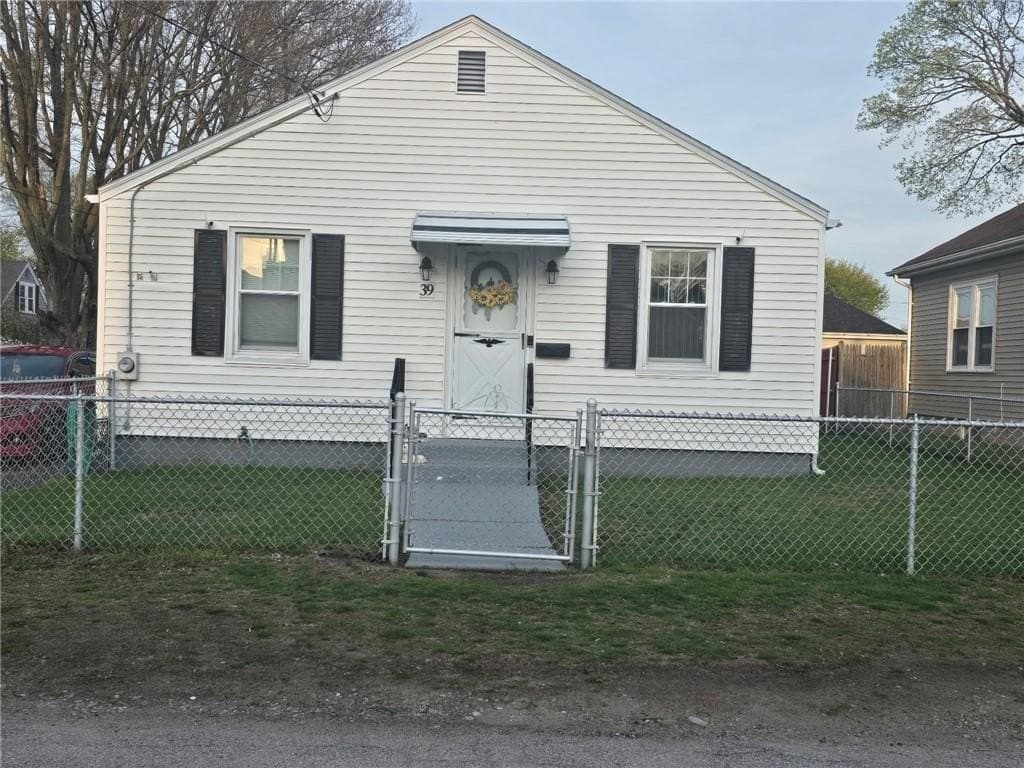 3 bedroom house for sale at 39 Clinton St Pawtucket 02861 - $410,000