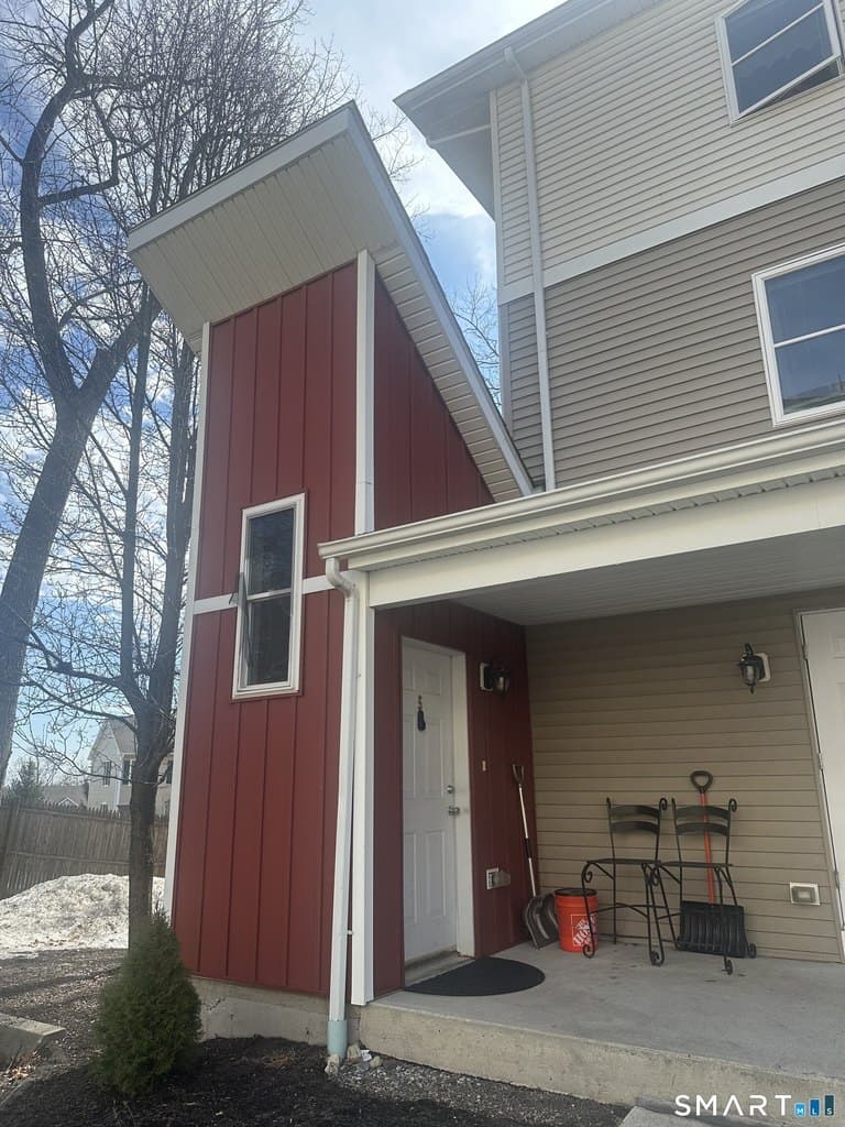 2 bedroom townhouse for sale at 23 Scuppo Rd Apt 3-5 Danbury 06811 - $265,000