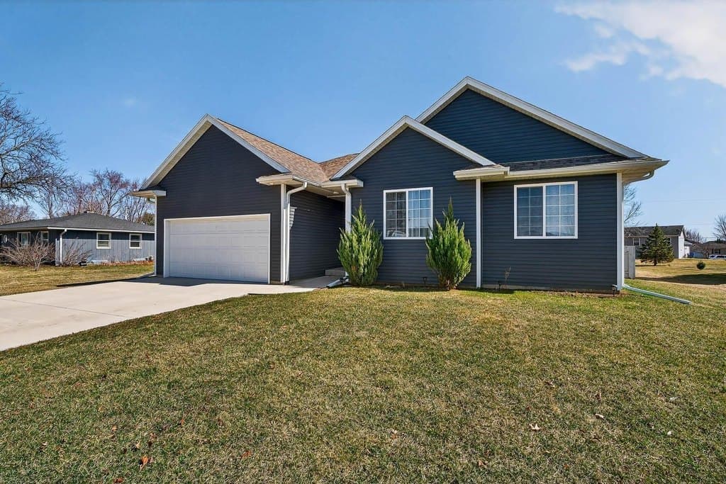 5 bedroom house for sale at 456 S Park St Belleville - $530,000