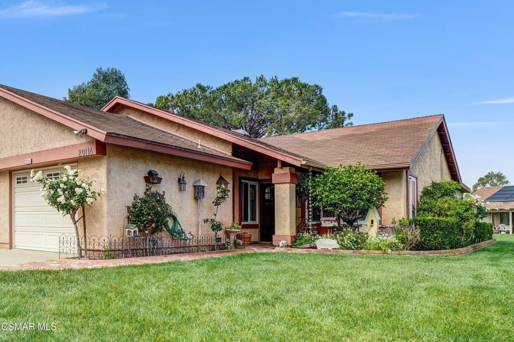 2 bedroom house for sale at 20114 Village 20 Camarillo - $530,000