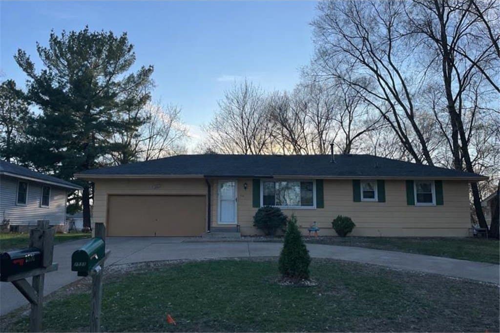 3 bedroom house for sale at 7516 Arthur St NE Fridley 55432 - $330,000